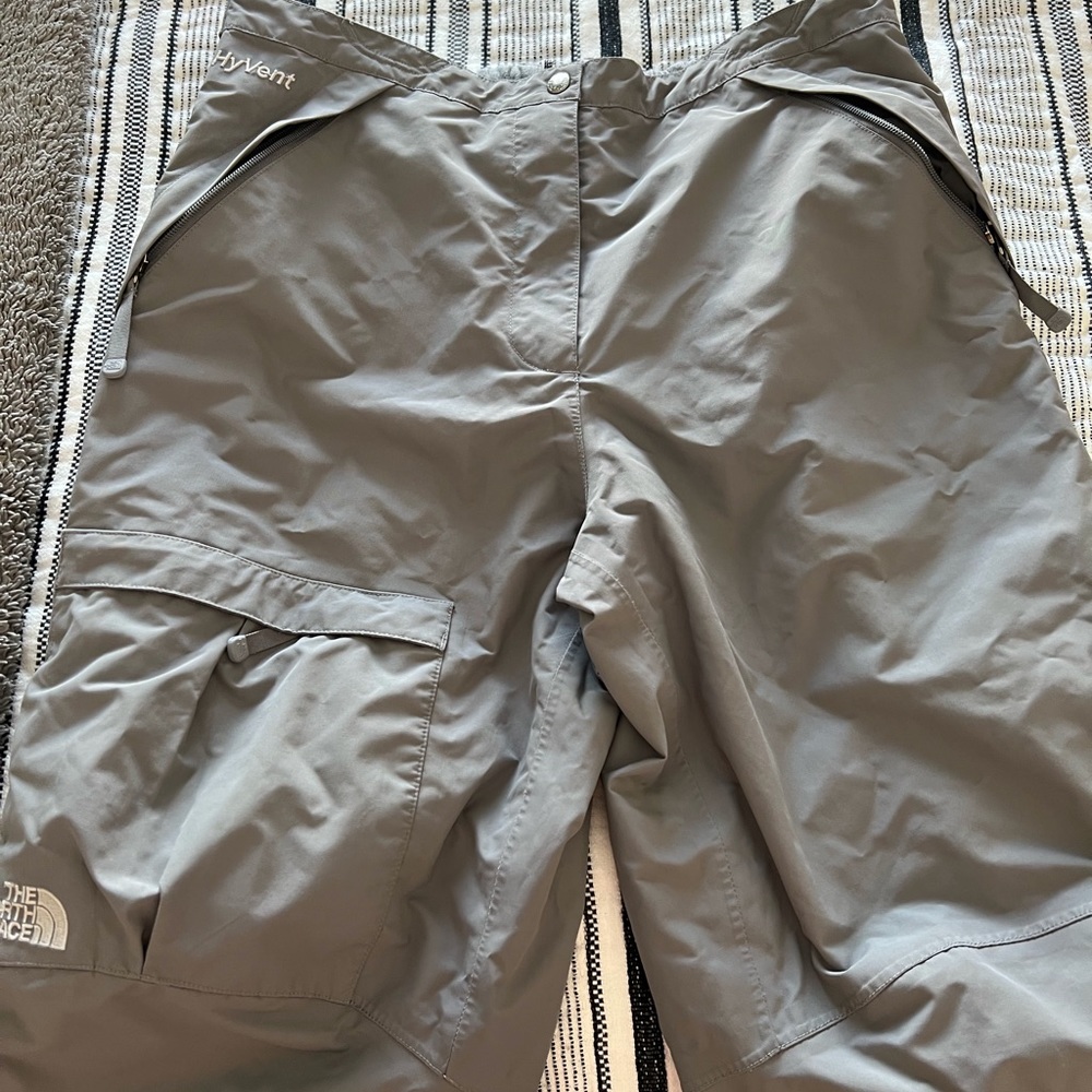 Woman’s North Face HyVent ski pants xl